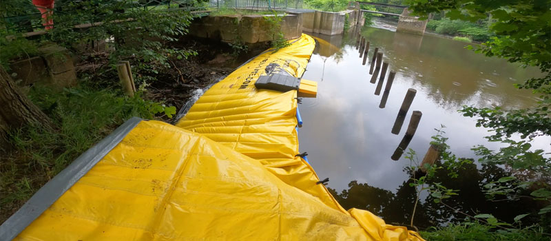 Abweichung eines Flussarms durch flexiblen Kofferdamm Water-Gate © | Reparatur der Bruche in Mutzig